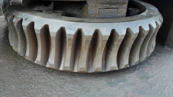 **** Sold **** เครื่องดัดท่อไอเสีย 4"นิ้ว ไฟ 380V. ตัวใหญ่โครงสร้างหนา เฟืองยังเต็มกลไกยังดี สีเดิมๆพร้อมใช้งาน.