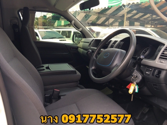 ขายรถตู้ดีเซล2.5ปี13เกียMT สีขาว หุ้มเบาะสามแถวหนัง