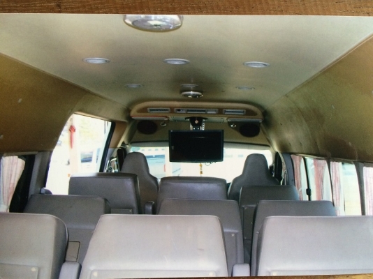 ขายรถตู้ โตโยต้า คอมมูเตอร์ สีขาว ปี 50 เครื่องดีเซล 2500 ซีซี