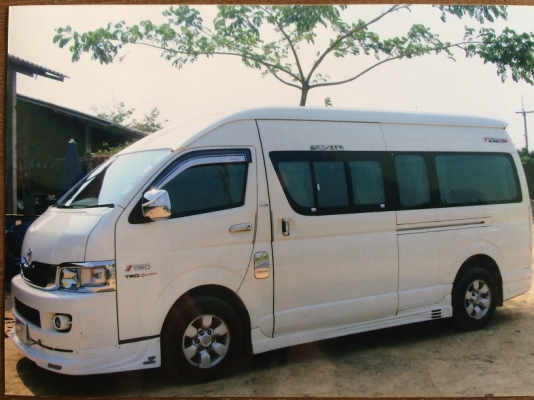 ขายรถตู้ โตโยต้า คอมมูเตอร์ สีขาว ปี 50 เครื่องดีเซล 2500 ซีซี