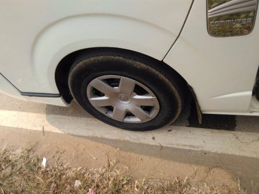 ขายรถตู้ โตโยต้า คอมมูเตอร์ สีขาว ปี 50 เครื่องดีเซล 2500 ซีซี