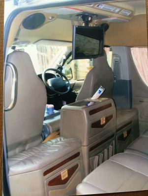 ขายรถตู้ โตโยต้า คอมมูเตอร์ สีขาว ปี 50 เครื่องดีเซล 2500 ซีซี