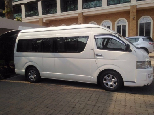 ขายรถตู้ โตโยต้า คอมมูเตอร์ สีขาว ปี 50 เครื่องดีเซล 2500 ซีซี