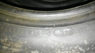 ขายยาง215/50/17ปี15ลงพื้นแค่2000โลจำนวน2เส้น