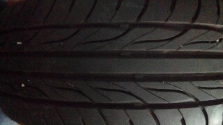 ขายยาง215/50/17ปี15ลงพื้นแค่2000โลจำนวน2เส้น