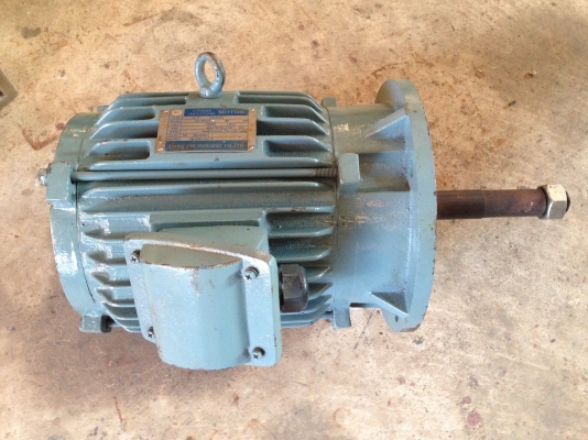 ขายมอเตอร์รอบช้า เพลายาว Liang Chi 2HP. 380V 700rpm. made in Taiwan สภาพสวย พร้อมใช้งาน