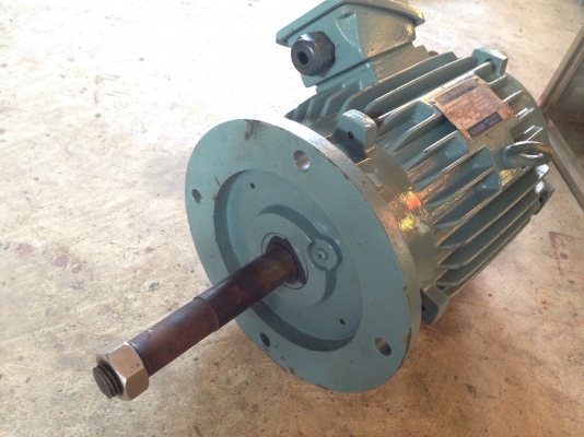 ขายมอเตอร์รอบช้า เพลายาว Liang Chi 2HP. 380V 700rpm. made in Taiwan สภาพสวย พร้อมใช้งาน