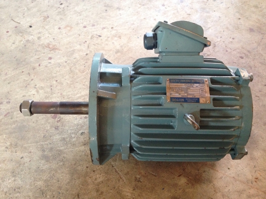 ขายมอเตอร์รอบช้า เพลายาว Liang Chi 2HP. 380V 700rpm. made in Taiwan สภาพสวย พร้อมใช้งาน