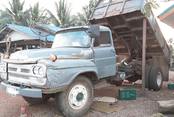 ISUZU TX 145 HP 6BB1 รถหัวยาวหกล้อดั๊มพ์ ทะเบียนภาษีเต็ม พวงมาลัยเพาเวอร์ หัวเก๋งประตูเหล็ก ภายในมีแอร์ครบ กระบะดั๊มพ์เหล็ก 6 ตันความยาว 3.80 เมตรสภาพดีพร้อมบรรทุกพร้อมใช้งานได้เลย ช่วงล่างใหญ่ชุดเฟืองท้ายของสิบล้อมิตซูบิชิ FUSO ยาง 9.00 ขอบ 20 สภาพดีประม