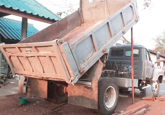 ISUZU TX 145 HP 6BB1 รถหัวยาวหกล้อดั๊มพ์ ทะเบียนภาษีเต็ม พวงมาลัยเพาเวอร์ หัวเก๋งประตูเหล็ก ภายในมีแอร์ครบ กระบะดั๊มพ์เหล็ก 6 ตันความยาว 3.80 เมตรสภาพดีพร้อมบรรทุกพร้อมใช้งานได้เลย ช่วงล่างใหญ่ชุดเฟืองท้ายของสิบล้อมิตซูบิชิ FUSO ยาง 9.00 ขอบ 20 สภาพดีประม