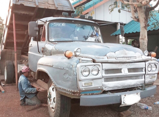 ISUZU TX 145 HP 6BB1 รถหัวยาวหกล้อดั๊มพ์ ทะเบียนภาษีเต็ม พวงมาลัยเพาเวอร์ หัวเก๋งประตูเหล็ก ภายในมีแอร์ครบ กระบะดั๊มพ์เหล็ก 6 ตันความยาว 3.80 เมตรสภาพดีพร้อมบรรทุกพร้อมใช้งานได้เลย ช่วงล่างใหญ่ชุดเฟืองท้ายของสิบล้อมิตซูบิชิ FUSO ยาง 9.00 ขอบ 20 สภาพดีประม