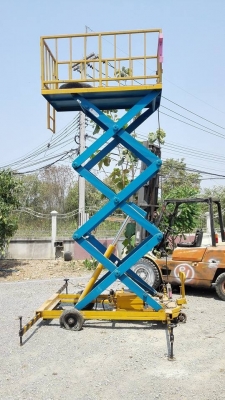 X-ลิฟท์โดยสารเคลื่อนที่ TMC 500 kg. ยกสูง 5 เมตร มอเตอร์ Mitsubishi 3 HP. ไฟบ้าน 220V รีโมทอุปกรณ์ครบ สภาพกริ้บ 95\% มาเทสก่อนได้