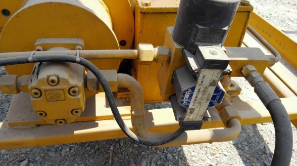 X-ลิฟท์โดยสารเคลื่อนที่ TMC 500 kg. ยกสูง 5 เมตร มอเตอร์ Mitsubishi 3 HP. ไฟบ้าน 220V รีโมทอุปกรณ์ครบ สภาพกริ้บ 95\% มาเทสก่อนได้