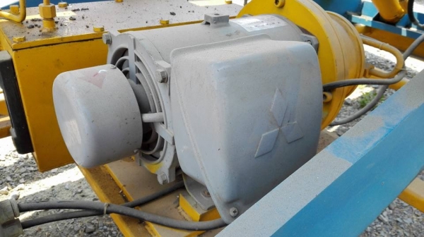 X-ลิฟท์โดยสารเคลื่อนที่ TMC 500 kg. ยกสูง 5 เมตร มอเตอร์ Mitsubishi 3 HP. ไฟบ้าน 220V รีโมทอุปกรณ์ครบ สภาพกริ้บ 95\% มาเทสก่อนได้