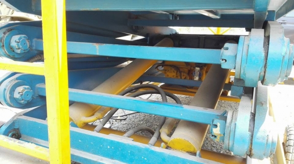 X-ลิฟท์โดยสารเคลื่อนที่ TMC 500 kg. ยกสูง 5 เมตร มอเตอร์ Mitsubishi 3 HP. ไฟบ้าน 220V รีโมทอุปกรณ์ครบ สภาพกริ้บ 95\% มาเทสก่อนได้