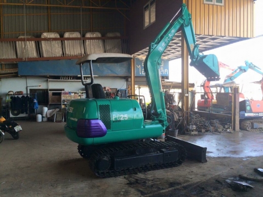 ขายด่วน KOMATSU PC25-7 แทรกเหล็กใหม่ สภาพสวยพร้อมใช้งาน ระบขไว เครื่องสวย ช่วงล่างแน่น รถเก่าญี่ปุ่น 100\% มีใบอินวอยและใบซื้อขาย