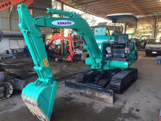 ขายด่วน KOMATSU PC25-7 แทรกเหล็กใหม่ สภาพสวยพร้อมใช้งาน ระบขไว เครื่องสวย ช่วงล่างแน่น รถเก่าญี่ปุ่น 100\% มีใบอินวอยและใบซื้อขาย