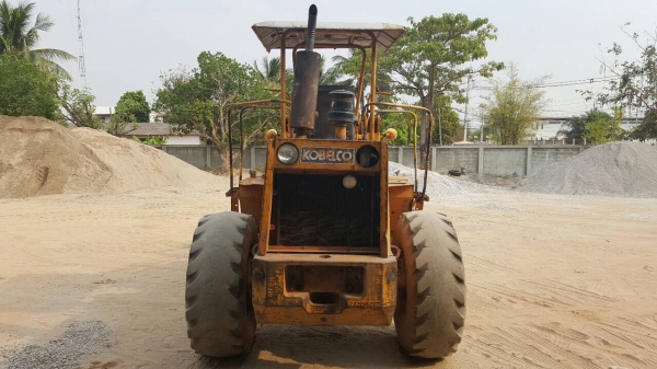 ขาย รถตัก KOBELCO LK300-A เอวอ่อน สภาพพร้อมใช้งาน ต่อแขนเรียบร้อย ราคาคุยกันได้ครับ