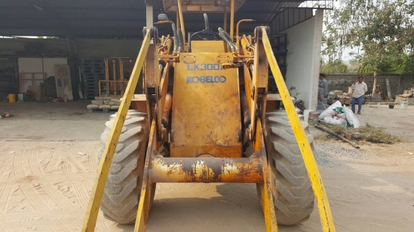 ขาย รถตัก KOBELCO LK300-A เอวอ่อน สภาพพร้อมใช้งาน ต่อแขนเรียบร้อย ราคาคุยกันได้ครับ