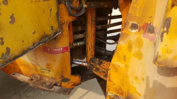 ขาย รถตัก KOBELCO LK300-A เอวอ่อน สภาพพร้อมใช้งาน ต่อแขนเรียบร้อย ราคาคุยกันได้ครับ