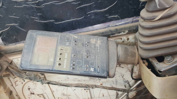 ขาย แบคโฮ KOMATSU PC200-5 คอนโทรลสั้น เอกสารใบอินวอยซ์ เครื่องดี ช่วงล่างเต็ม