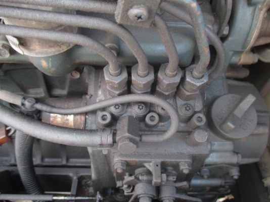 ขายรถขุด Hitachi ex30-2พร้อมบุ้งกี๋และหัวกระแทก ราคา450,000-