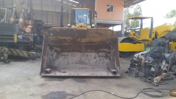 ขายรถตักล้อยาง CAT-950-Fสภาพสวยต่อแขนแล้วภายในเก๋งสวยเหลือเก็บบอดี้แผงข้างตัวรถ