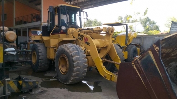 ขายรถตักล้อยาง CAT-950-Fสภาพสวยต่อแขนแล้วภายในเก๋งสวยเหลือเก็บบอดี้แผงข้างตัวรถ