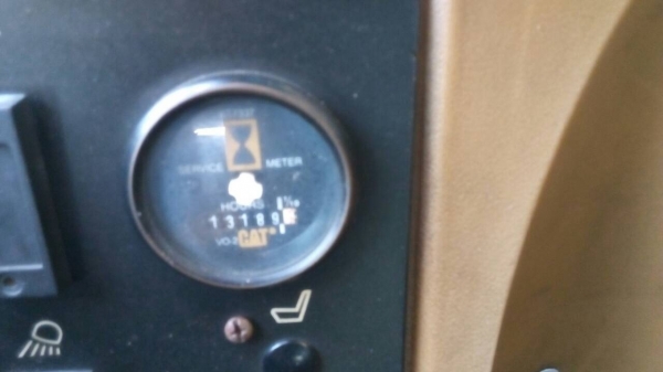 ขายรถตักล้อยาง CAT-950-Fสภาพสวยต่อแขนแล้วภายในเก๋งสวยเหลือเก็บบอดี้แผงข้างตัวรถ