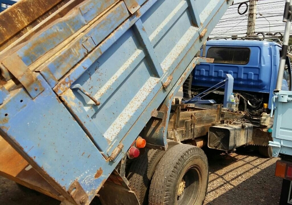 ขายแล้วครับ หกล้อ อีซูซุ NPR150ปี48ดั้มสามมิต5คิว สภาพดีสวยพร้อมใช้ เอกสารใบอินวอย สำเนาขอจดทะเบียนมีครบ รถนำเข้าจดทะเบียนไม่ทัน ราคาเบาๆ 350,000บ ราคานี้ขับส่งถึงบ้าน ครับ