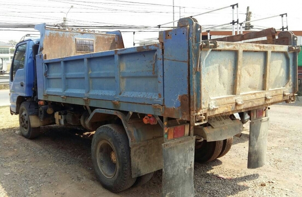 ขายแล้วครับ หกล้อ อีซูซุ NPR150ปี48ดั้มสามมิต5คิว สภาพดีสวยพร้อมใช้ เอกสารใบอินวอย สำเนาขอจดทะเบียนมีครบ รถนำเข้าจดทะเบียนไม่ทัน ราคาเบาๆ 350,000บ ราคานี้ขับส่งถึงบ้าน ครับ