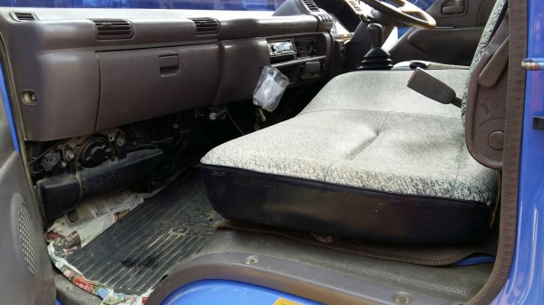 ขายแล้วครับ หกล้อ อีซูซุ NPR150ปี48ดั้มสามมิต5คิว สภาพดีสวยพร้อมใช้ เอกสารใบอินวอย สำเนาขอจดทะเบียนมีครบ รถนำเข้าจดทะเบียนไม่ทัน ราคาเบาๆ 350,000บ ราคานี้ขับส่งถึงบ้าน ครับ