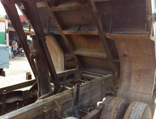 ขายแล้วครับ หกล้อ อีซูซุ NPR150ปี48ดั้มสามมิต5คิว สภาพดีสวยพร้อมใช้ เอกสารใบอินวอย สำเนาขอจดทะเบียนมีครบ รถนำเข้าจดทะเบียนไม่ทัน ราคาเบาๆ 350,000บ ราคานี้ขับส่งถึงบ้าน ครับ