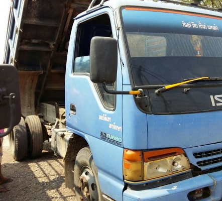 ขายแล้วครับ หกล้อ อีซูซุ NPR150ปี48ดั้มสามมิต5คิว สภาพดีสวยพร้อมใช้ เอกสารใบอินวอย สำเนาขอจดทะเบียนมีครบ รถนำเข้าจดทะเบียนไม่ทัน ราคาเบาๆ 350,000บ ราคานี้ขับส่งถึงบ้าน ครับ