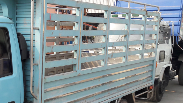 กระบะสแตนเลสทั้งลูก ยกลงจาก Isuzu NKR สภาพพร้อมใช้