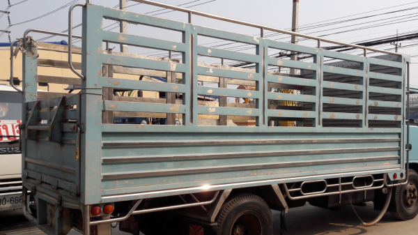 กระบะสแตนเลสทั้งลูก ยกลงจาก Isuzu NKR สภาพพร้อมใช้