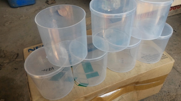 กระปุกพลาสติกใส่เหนียวมีฝา ขนาดโต 7 ซม. สูง 8 ซม.ใว้ใส่เก็บสิ่งของต่างๆเพื่อความเป็นระเบียน เช่น น๊อต, อะไหล่ต่างๆ, แหวน, ตามภาพ