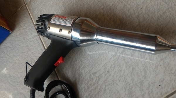 ปืนเป่าความร้อนเชื่อมพลาสติก OKURA ขนาด 700 W. อุณหภูมิอยู่ในช่วง 50 - 500 องศา