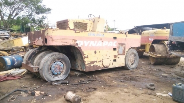 ขายรถบดล้อยาง สภาพตามรูป รถวิ่งได้ใช้งานได้ มีเอกสารเล่มทะเบียน