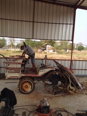 ขายรถดำนายันมาร์5แถว พร้อมเครื่องโรยเม็ด+ลาง ขายรถดำนายันมาร์5แถว พร้อมเครื่องโรยเม็ด+ลาง