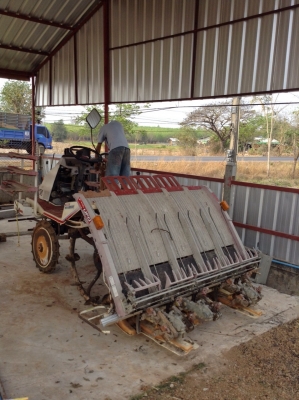 ขายรถดำนายันมาร์5แถว พร้อมเครื่องโรยเม็ด+ลาง