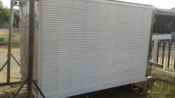 ขายตามสภาพตู้สเตนเลสหกล้อช่วงสั้นสวย ขายตามสภาพตู้สเตนเลสหกล้อช่วงสั้นสวย