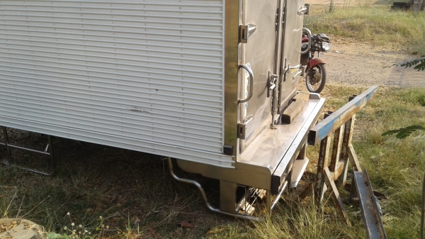 ขายตามสภาพตู้สเตนเลสหกล้อช่วงสั้นสวย ขายตามสภาพตู้สเตนเลสหกล้อช่วงสั้นสวย