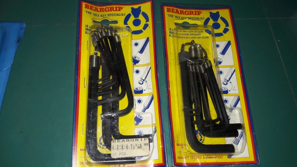 ขายหกเหลี่ยมชุด10ตัวเบอร์มิลและหุน BEAR GRIP Made in Holland. ขายหกเหลี่ยมชุด10ตัวเบอร์มิลและหุน BEAR GRIP Made in Holland.