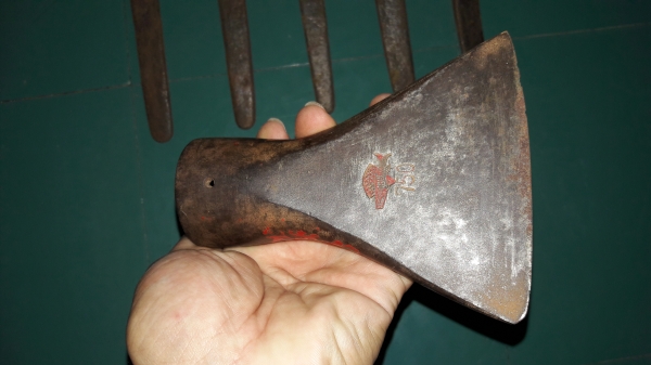 ขายหัวขวานโยนขวานถากไม้งานเก่าโบราณ ตราปลาเพชร 750กรัม