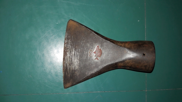 ขายหัวขวานโยนขวานถากไม้งานเก่าโบราณ ตราปลาเพชร 750กรัม ขายหัวขวานโยนขวานถากไม้งานเก่าโบราณ ตราปลาเพชร 750กรัม