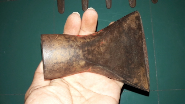 ขายหัวขวานโยนขวานถากไม้งานเก่าโบราณ ตราปลาเพชร 750กรัม ขายหัวขวานโยนขวานถากไม้งานเก่าโบราณ ตราปลาเพชร 750กรัม