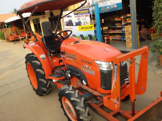 ปัญญาแทรคเตอร์..จัดมาให้ครับ ด่วน!!!คูโบต้า L3008 พร้อมใบมีดคานล่าง พร้อมผานตราช้าง22&times;5 รถไร่สีเดิมๆ จัดส่ง จ.อุทัยธานี