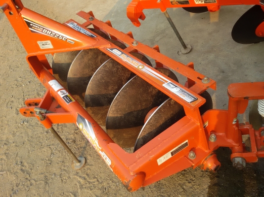 ปัญญาแทรคเตอร์..จัดมาให้ครับ ด่วน!!!คูโบต้า L3008 พร้อมใบมีดคานล่าง พร้อมผานตราช้าง22&times;5 รถไร่สีเดิมๆ จัดส่ง จ.อุทัยธานี