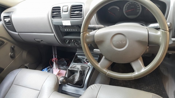 ขาย DMAX ตอนเดียว มีหลังคา รถปี 2005 เครื่อง 2500